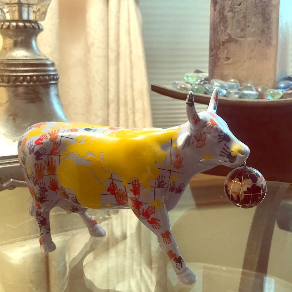 Cow Parade - It’s A Smooll World - copy